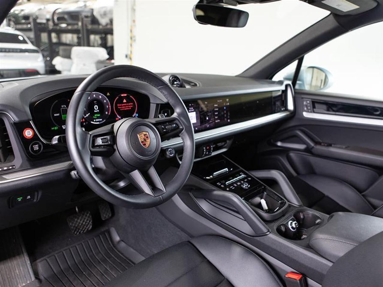 2025 Porsche Cayenne e-Hybrid AWD Photo