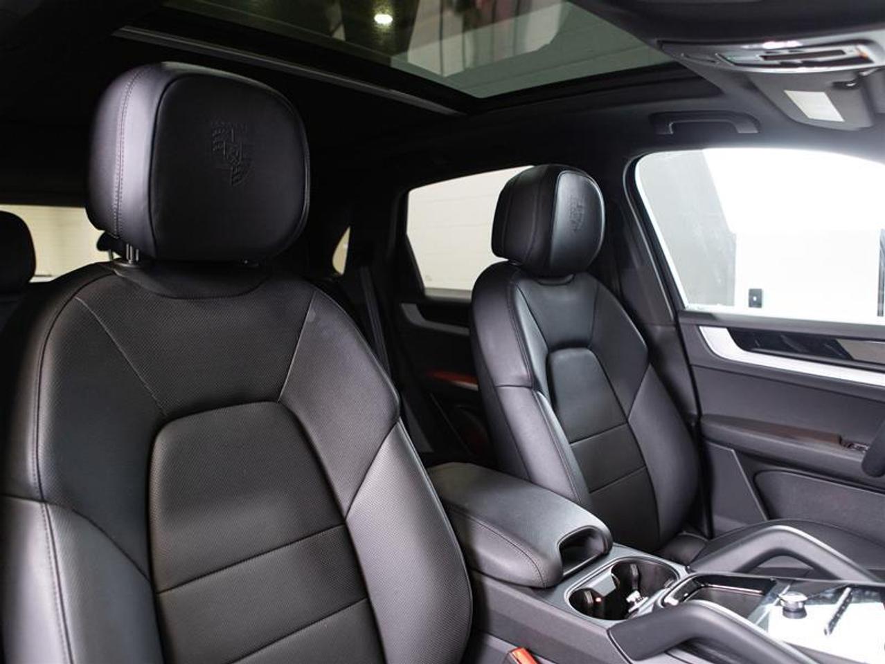 2025 Porsche Cayenne e-Hybrid AWD Photo