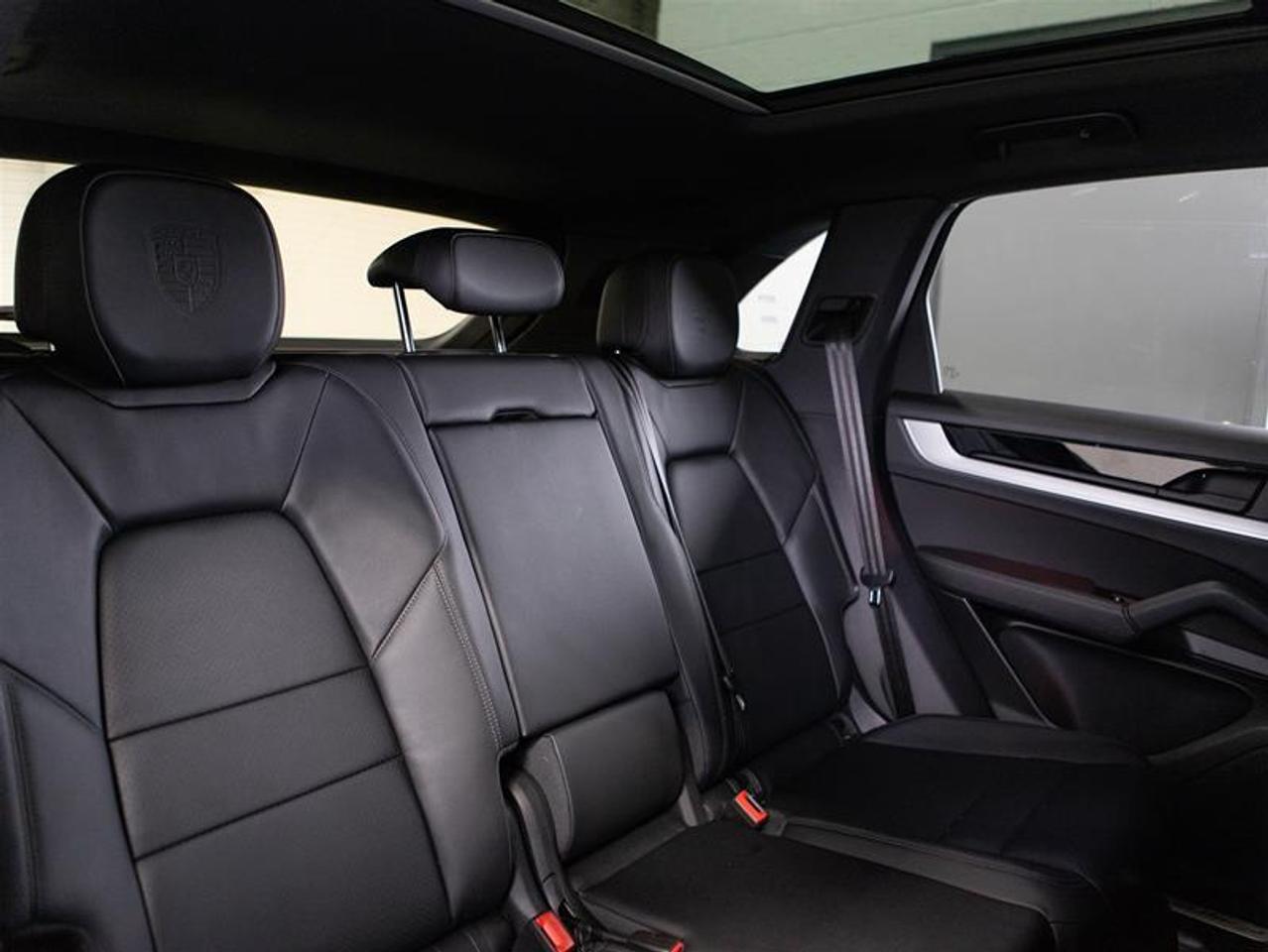 2025 Porsche Cayenne e-Hybrid AWD Photo