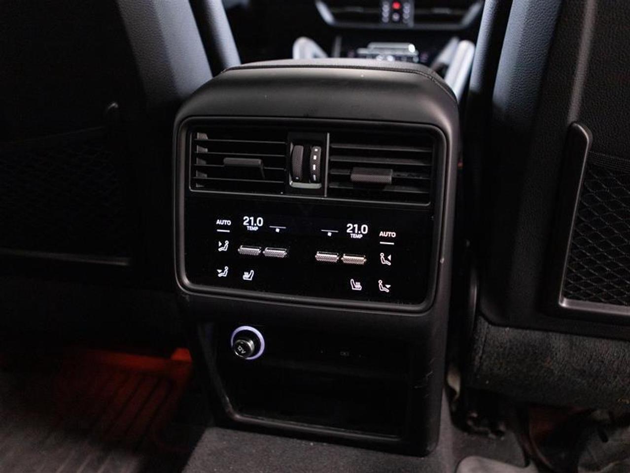 2025 Porsche Cayenne e-Hybrid AWD Photo
