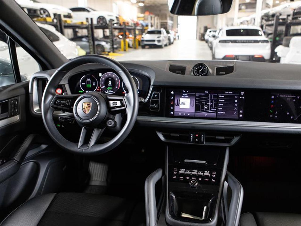 2025 Porsche Cayenne e-Hybrid AWD Photo