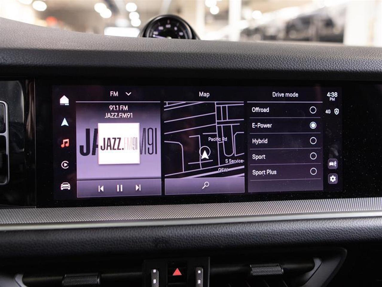 2025 Porsche Cayenne e-Hybrid AWD Photo