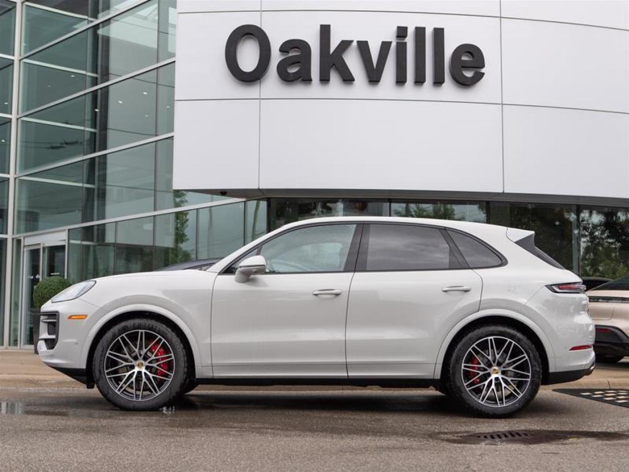 2024 Porsche Cayenne S AWD Photo3