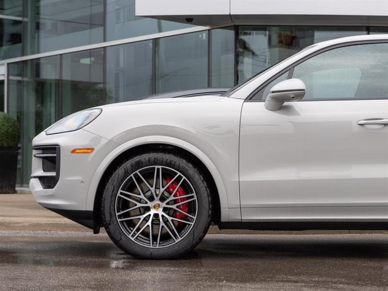2024 Porsche Cayenne S AWD Photo4