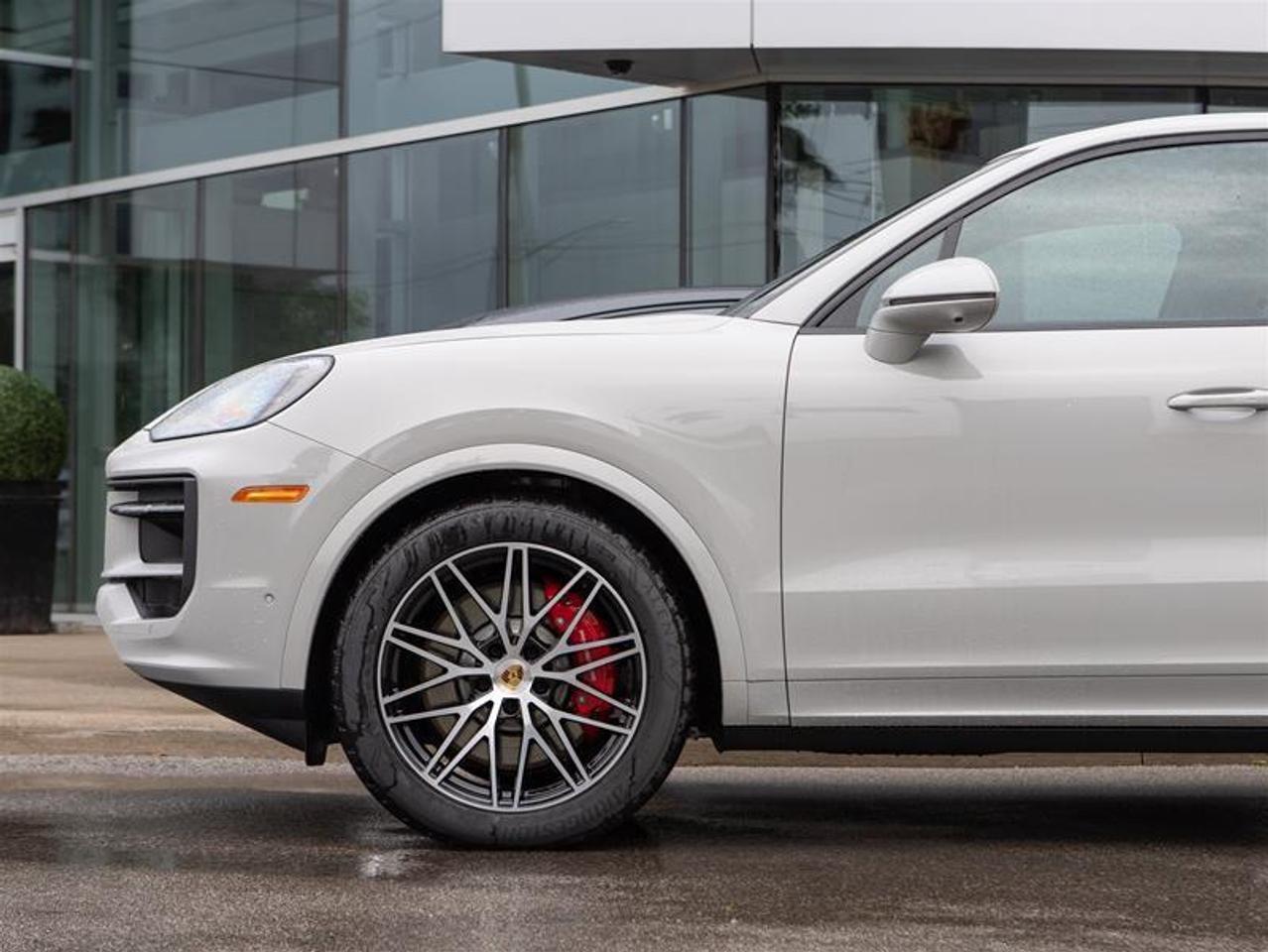 2024 Porsche Cayenne S AWD Photo