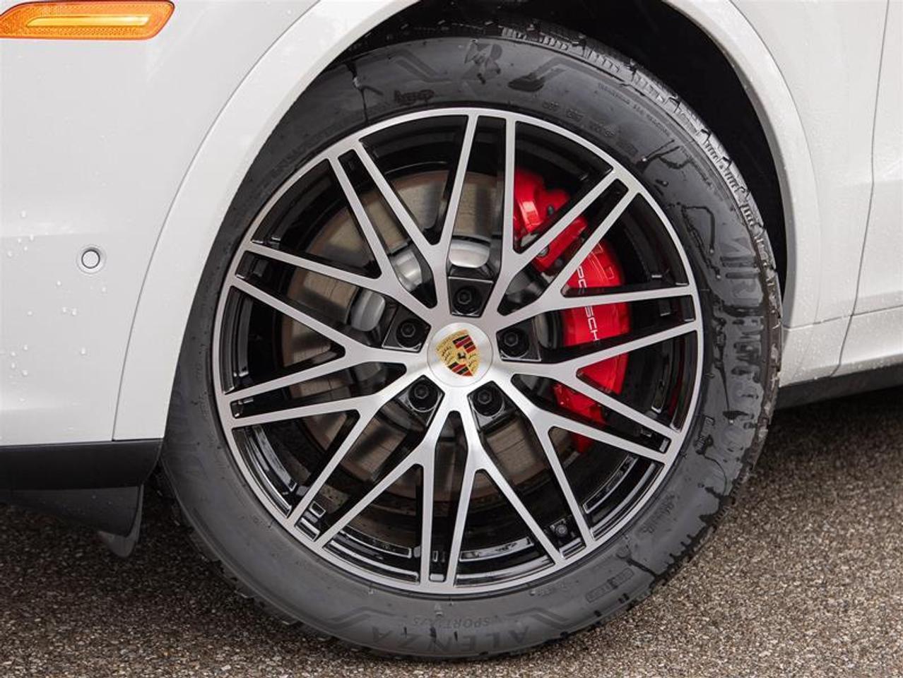 2024 Porsche Cayenne S AWD Photo