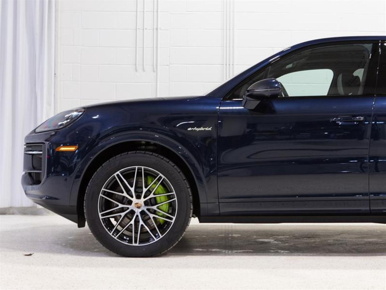 2025 Porsche Cayenne e-Hybrid AWD Photo