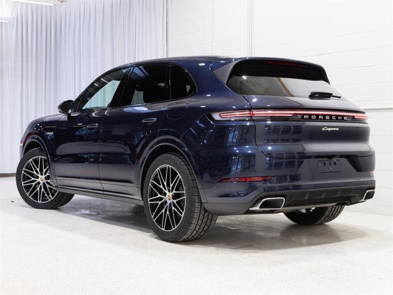 2025 Porsche Cayenne e-Hybrid AWD Photo