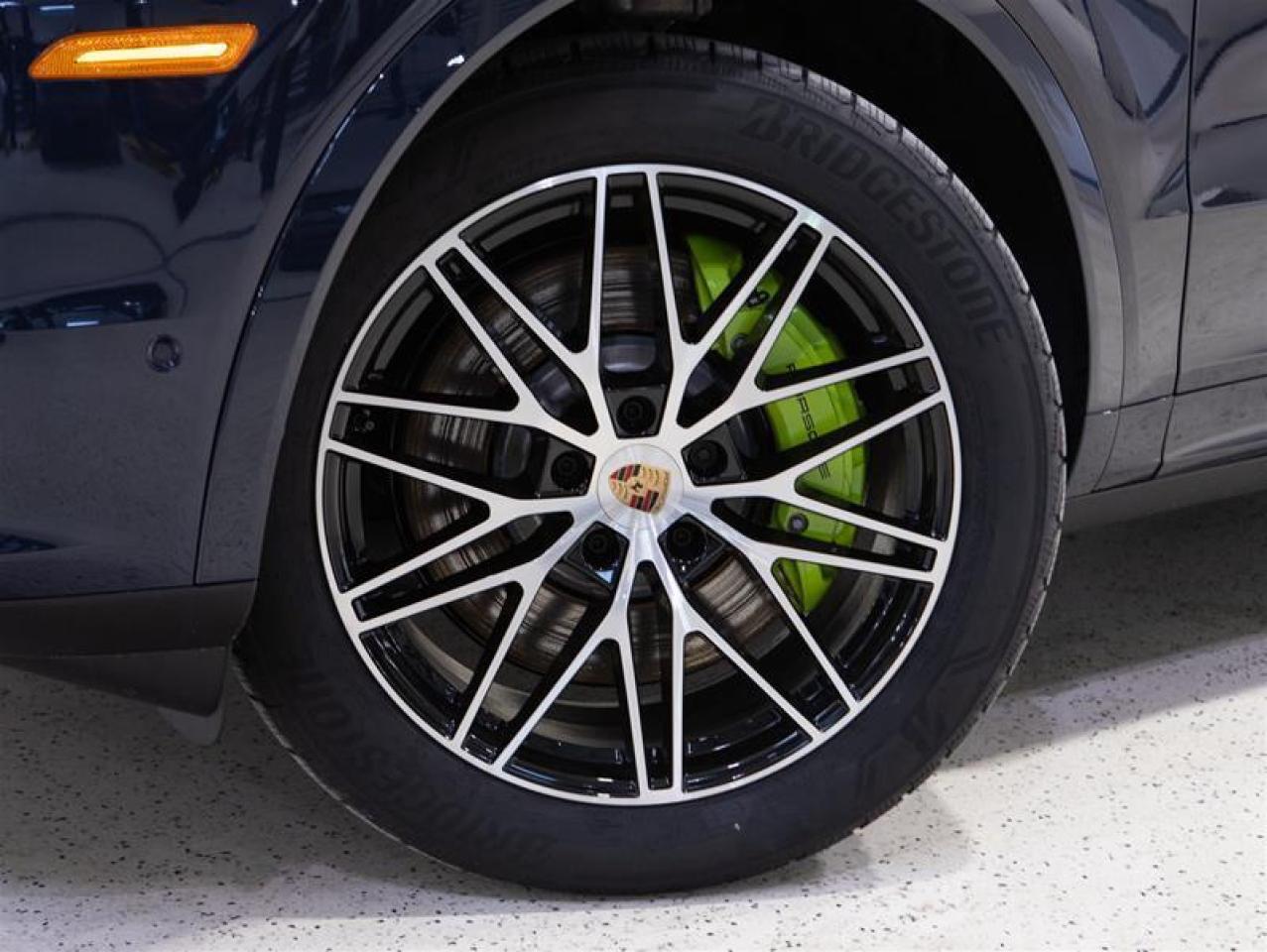 2025 Porsche Cayenne e-Hybrid AWD Photo