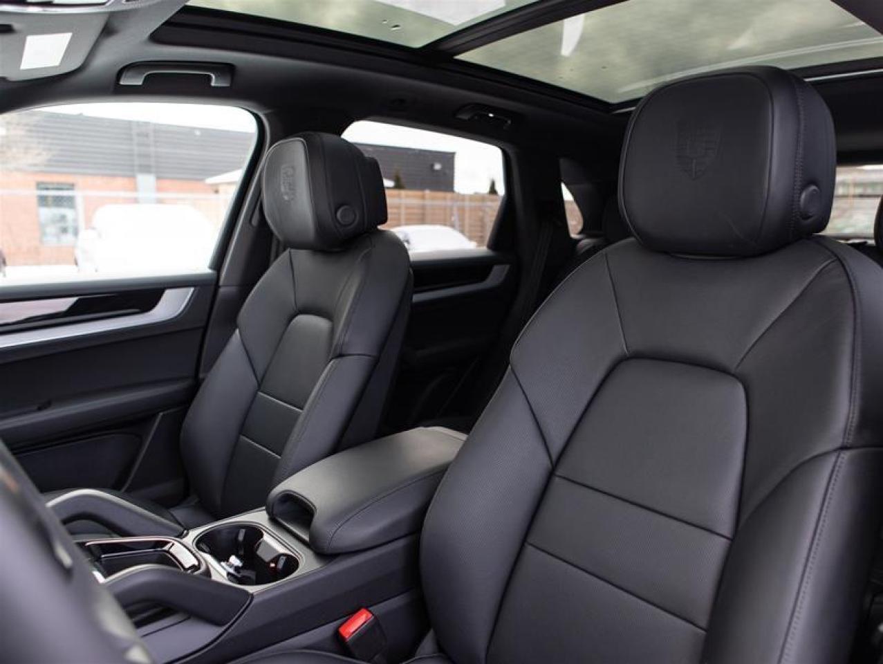 2025 Porsche Cayenne e-Hybrid AWD Photo