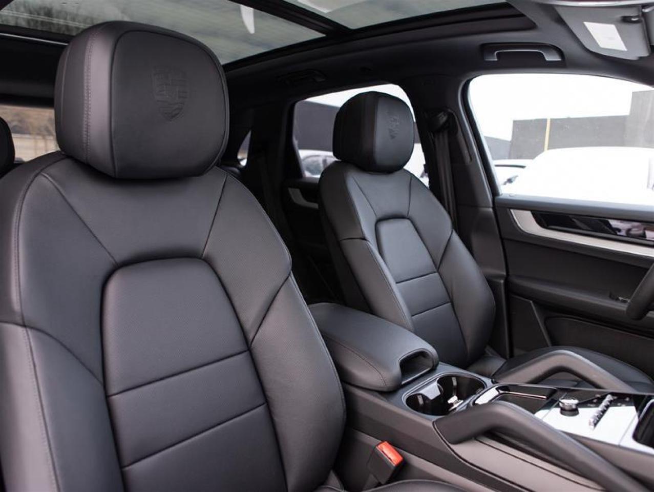 2025 Porsche Cayenne e-Hybrid AWD Photo