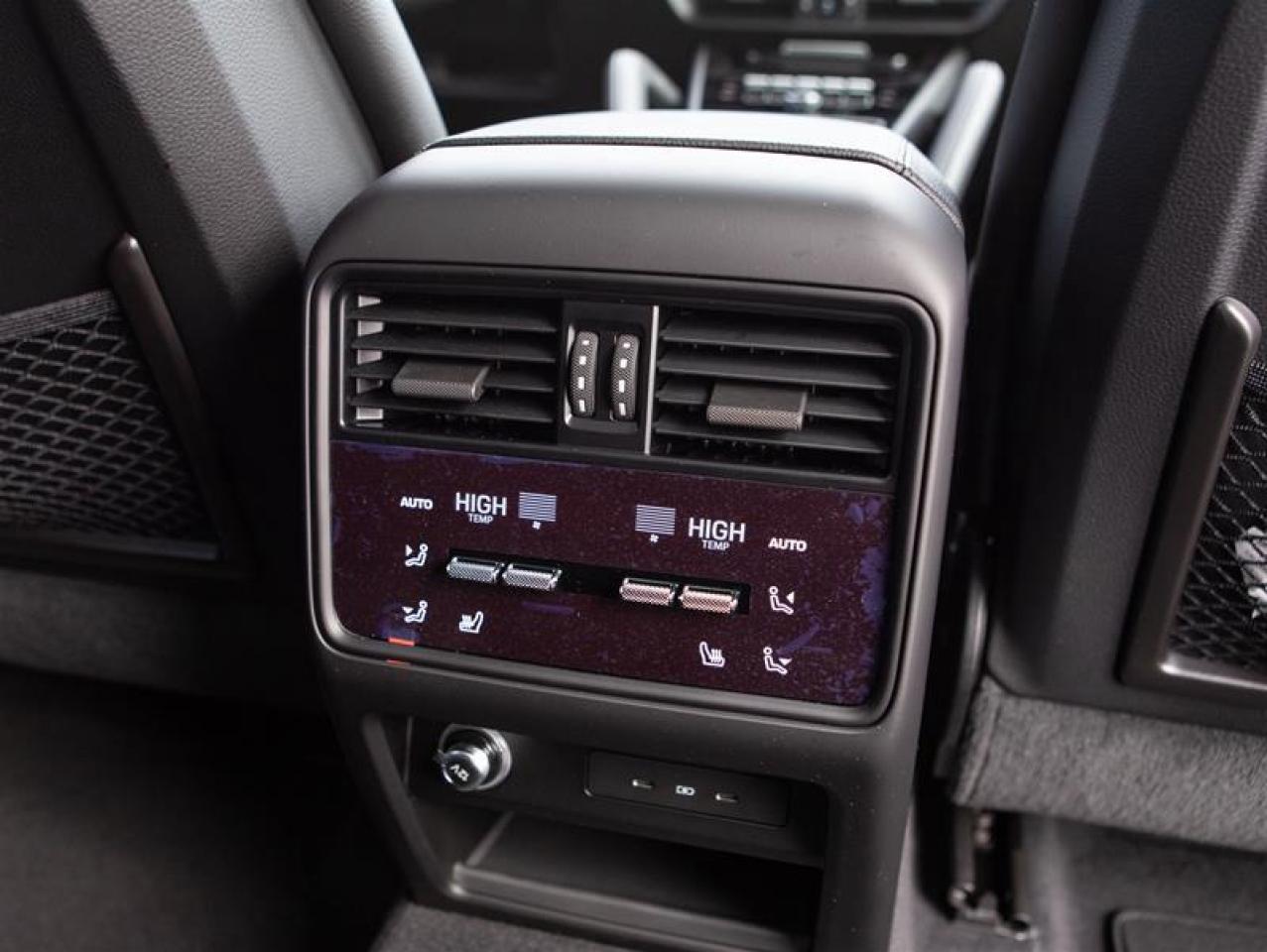 2025 Porsche Cayenne e-Hybrid AWD Photo