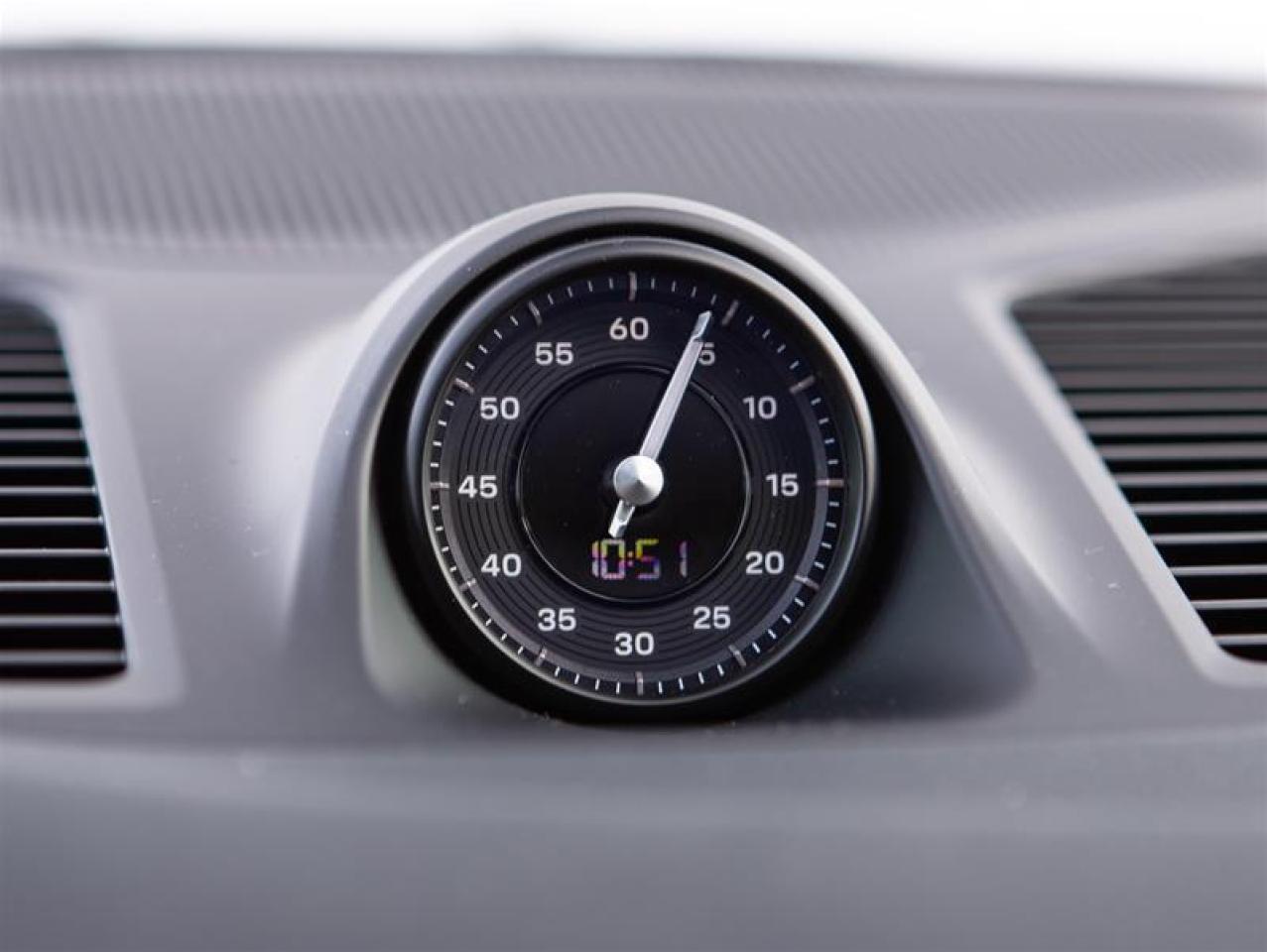 2025 Porsche Cayenne e-Hybrid AWD Photo