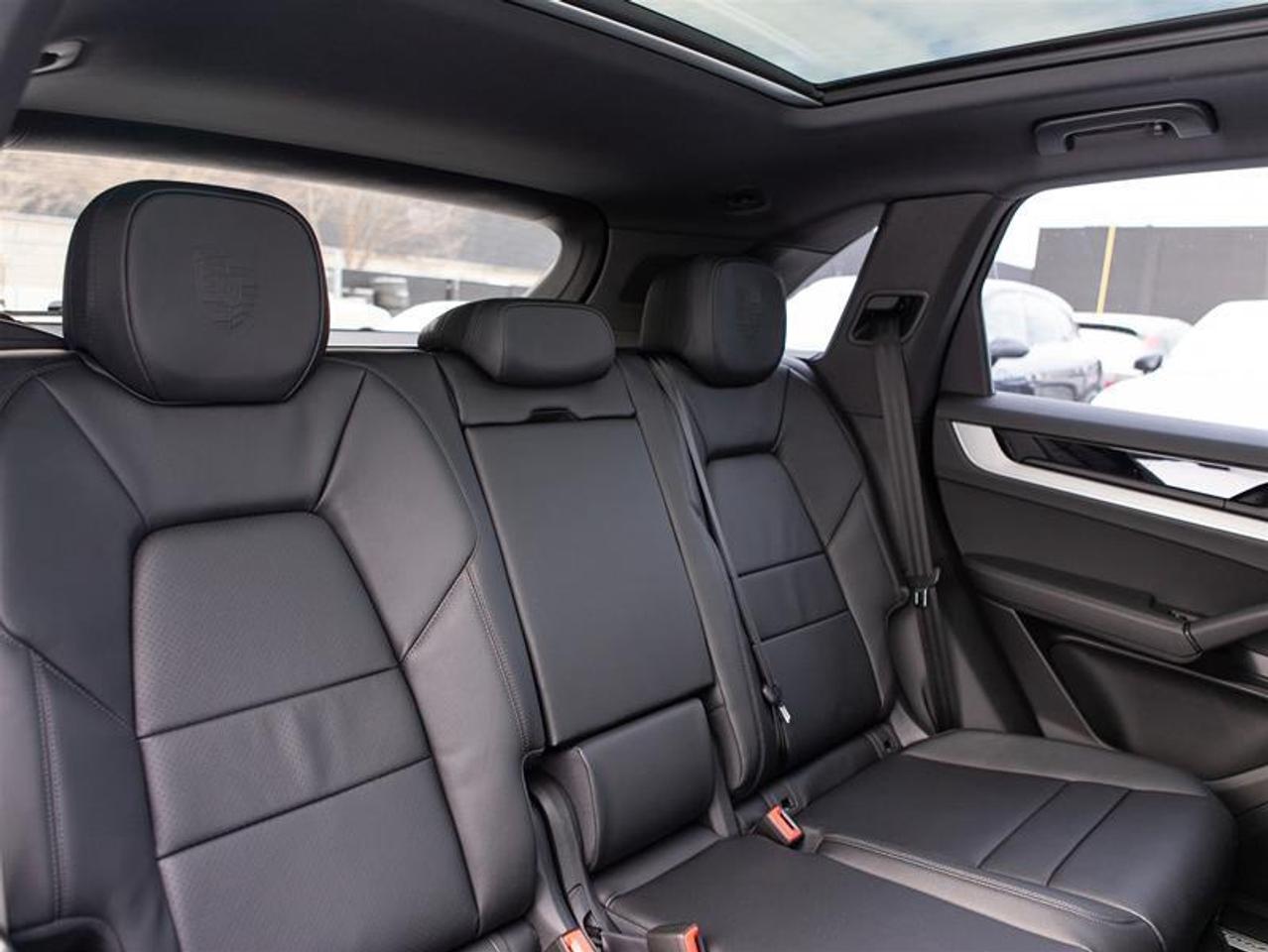 2025 Porsche Cayenne e-Hybrid AWD Photo