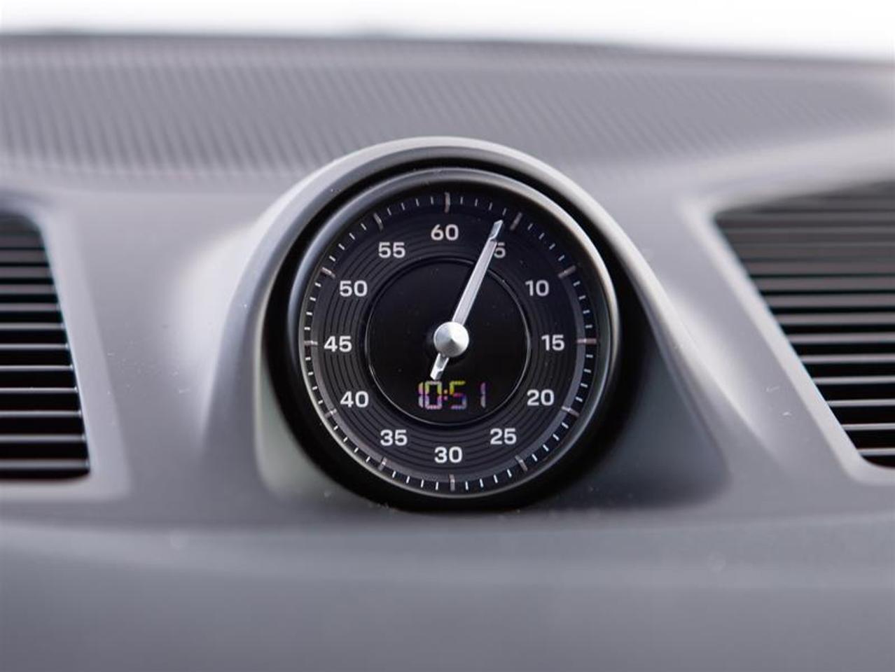 2025 Porsche Cayenne e-Hybrid AWD Photo