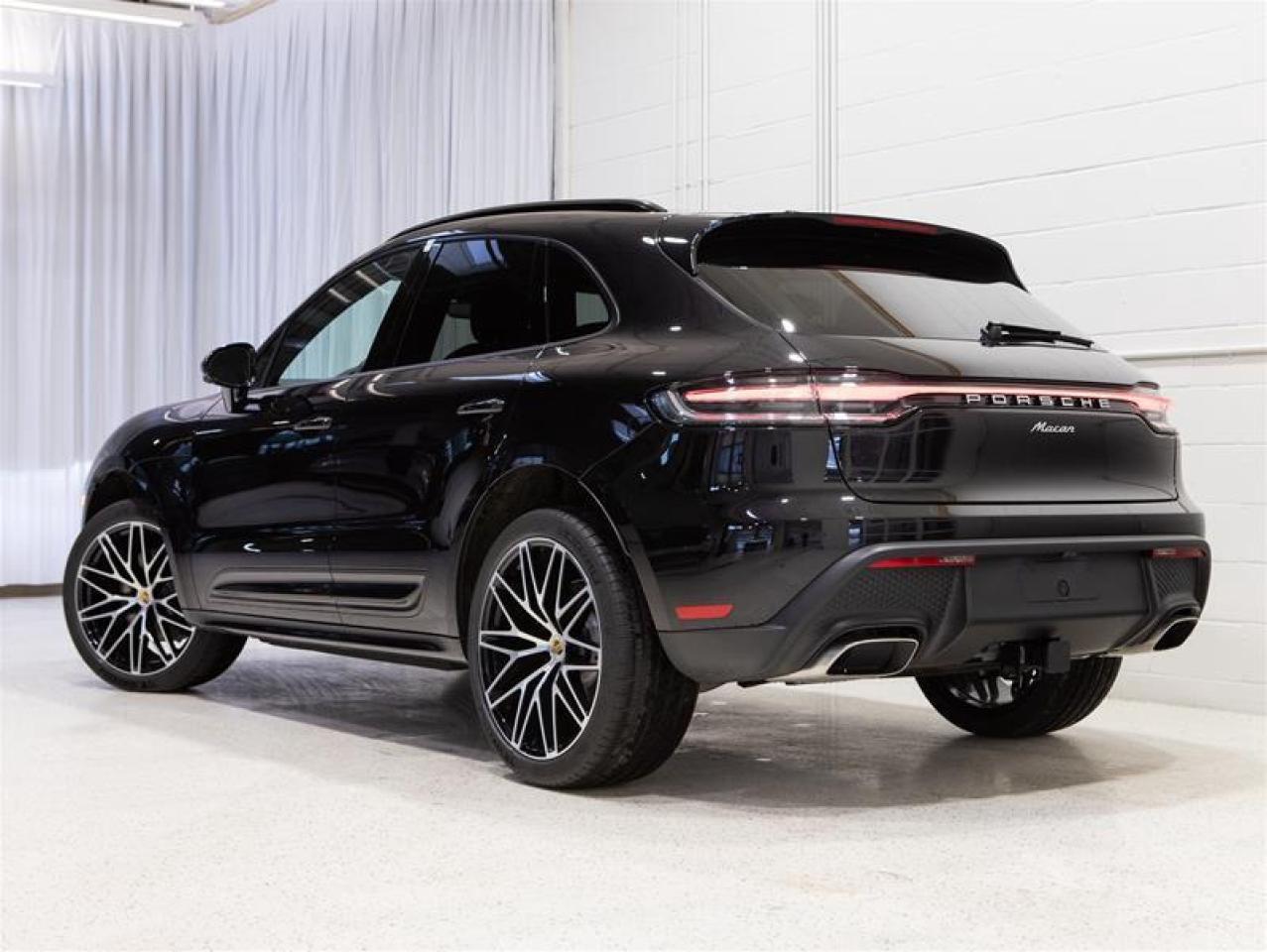 2025 Porsche Macan AWD Photo
