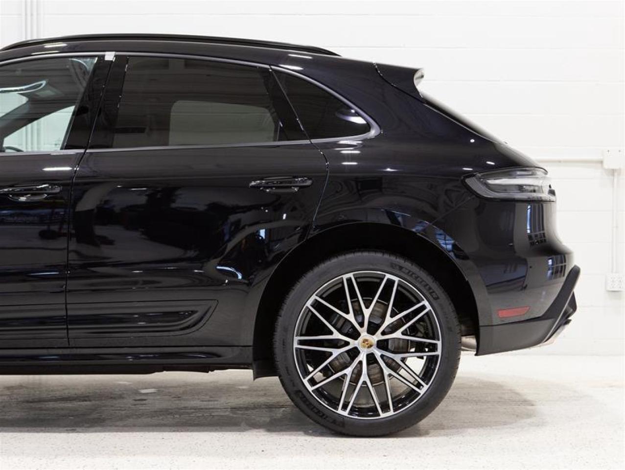 2025 Porsche Macan AWD Photo