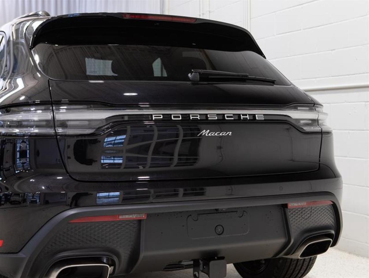 2025 Porsche Macan AWD Photo