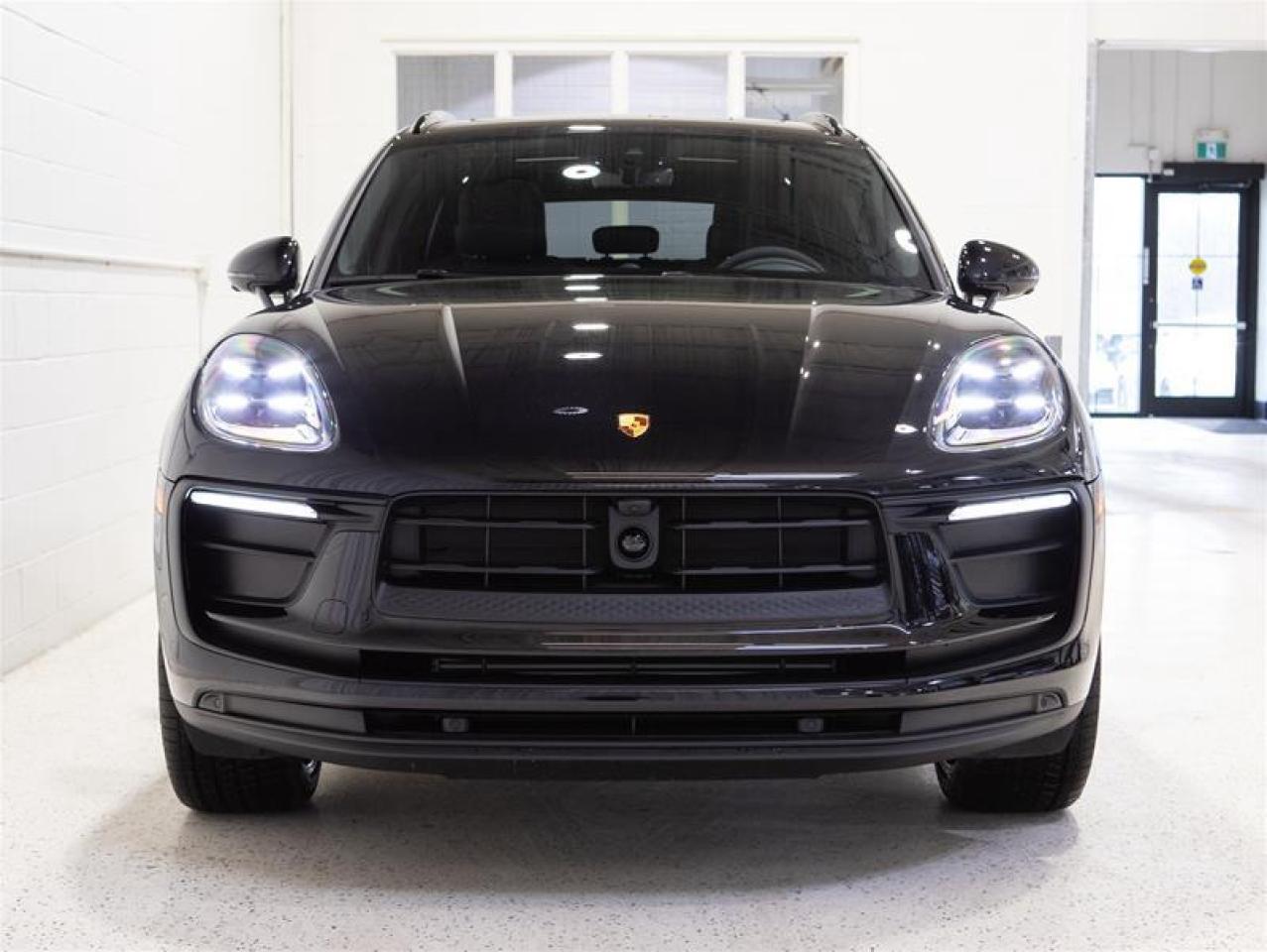 2025 Porsche Macan AWD Photo