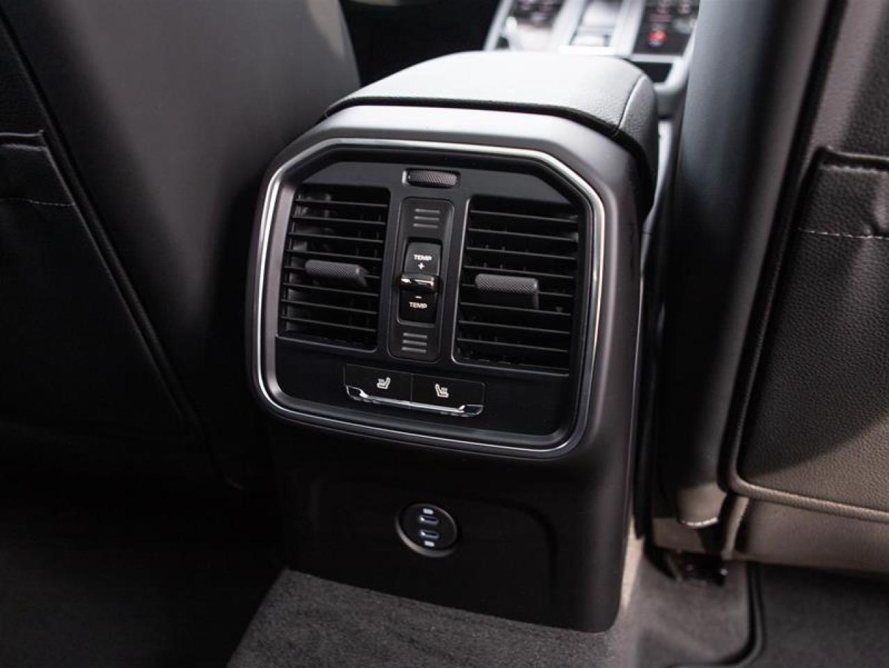 2025 Porsche Macan AWD Photo