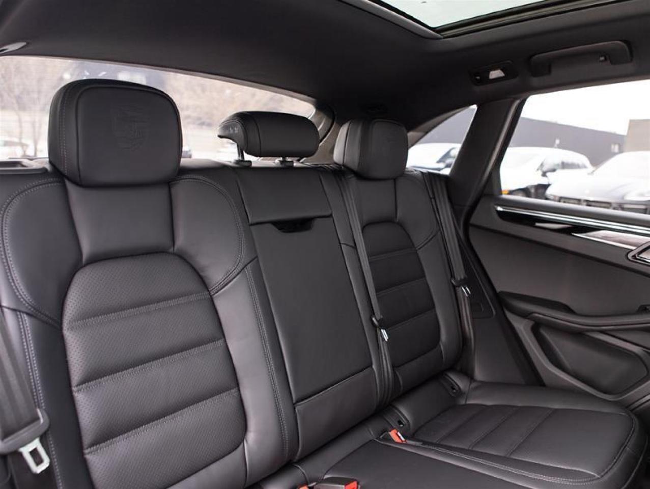 2025 Porsche Macan AWD Photo