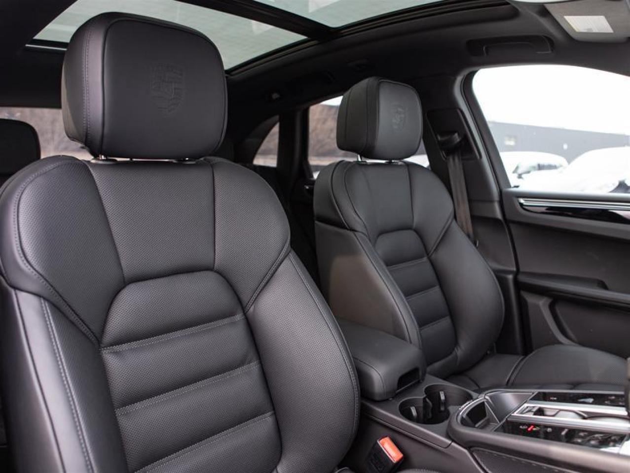 2025 Porsche Macan AWD Photo