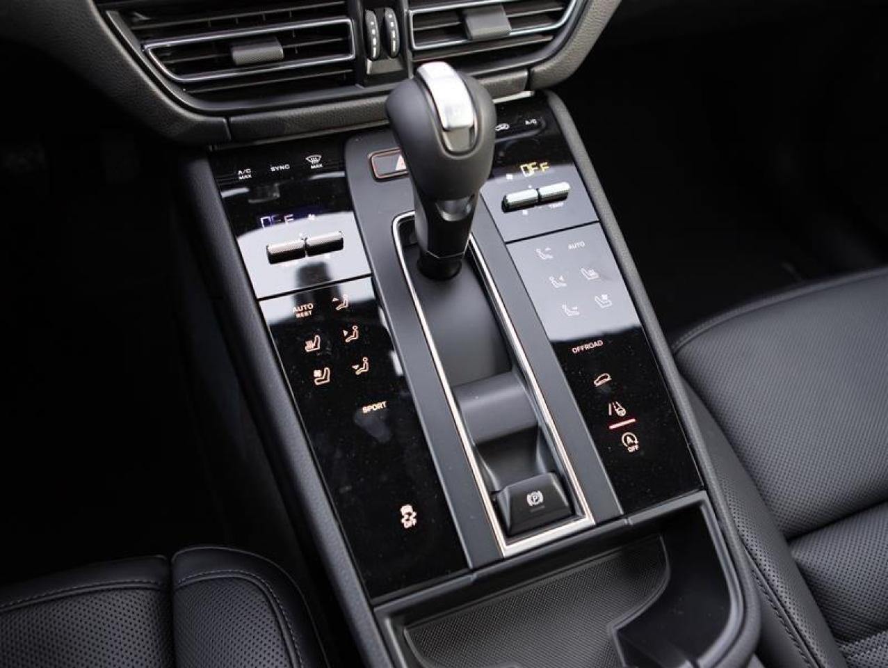 2025 Porsche Macan AWD Photo