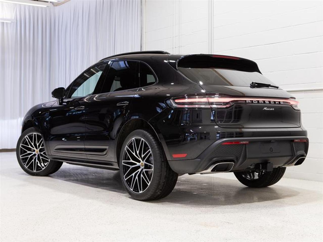 2025 Porsche Macan AWD Photo