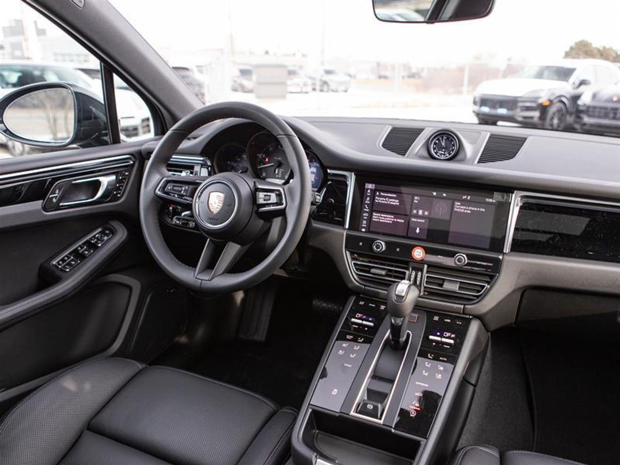 2025 Porsche Macan AWD Photo