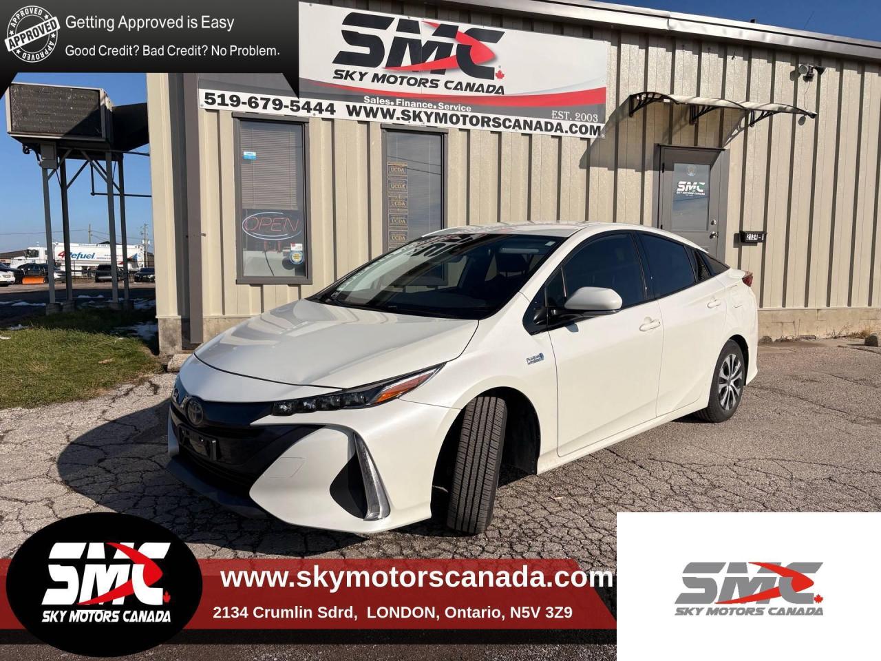 2020 Toyota Prius Prime LE, Plug in Hybrid, Apple Carplay! Photo
