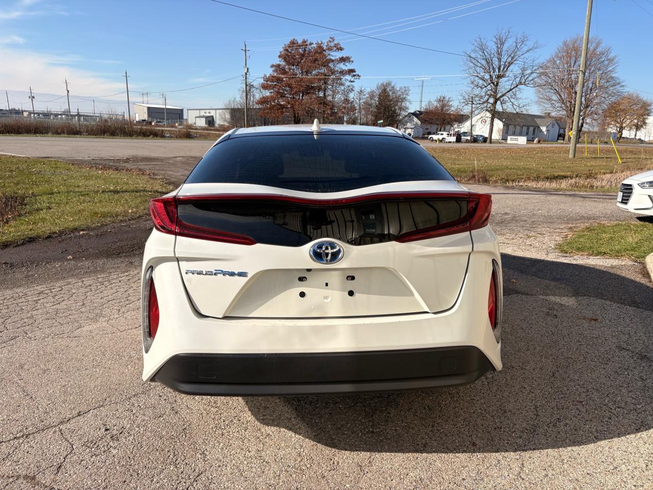 2020 Toyota Prius Prime LE, Plug in Hybrid, Apple Carplay! Photo4