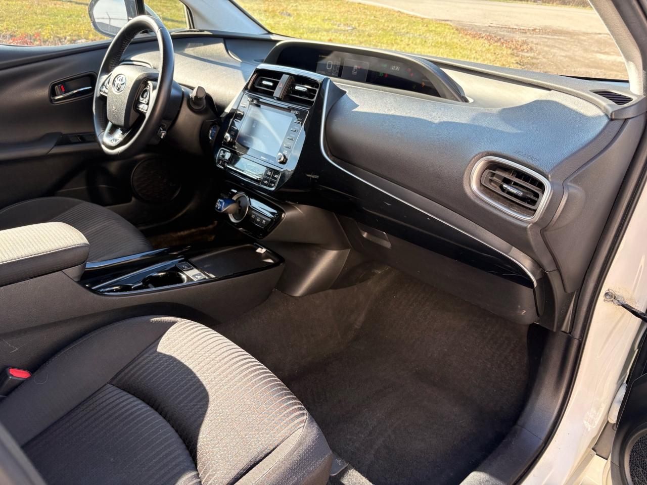 2020 Toyota Prius Prime LE, Plug in Hybrid, Apple Carplay! Photo