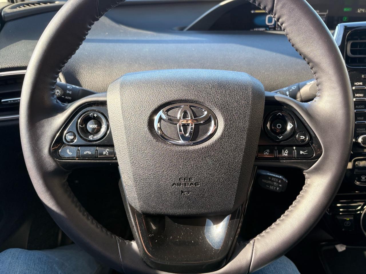 2020 Toyota Prius Prime LE, Plug in Hybrid, Apple Carplay! Photo