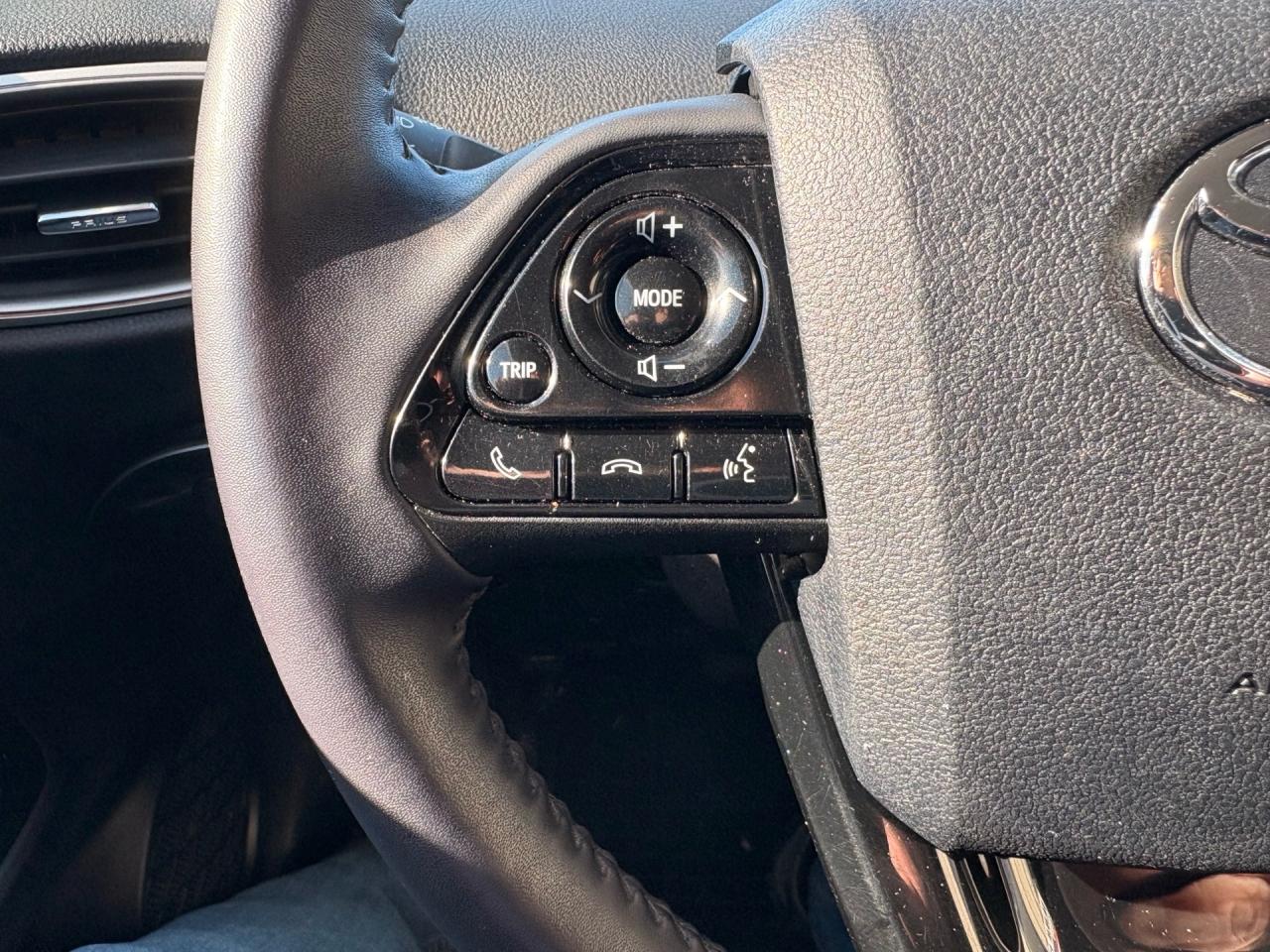 2020 Toyota Prius Prime LE, Plug in Hybrid, Apple Carplay! Photo