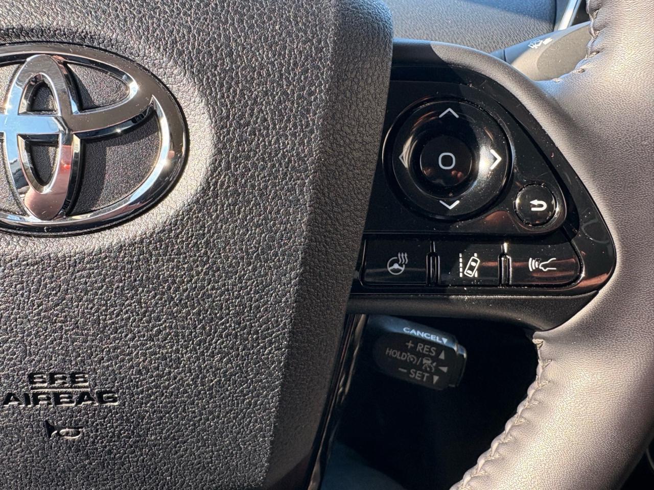 2020 Toyota Prius Prime LE, Plug in Hybrid, Apple Carplay! Photo