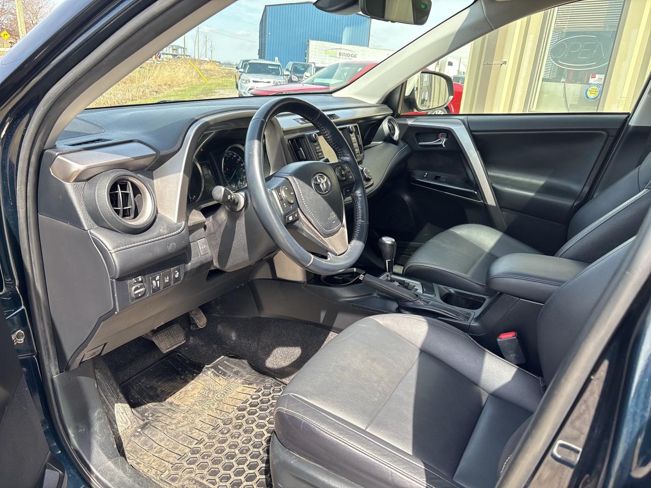 2018 Toyota RAV4 Hybrid Limited, Nav, adapt.  cruise, 360 camera Photo