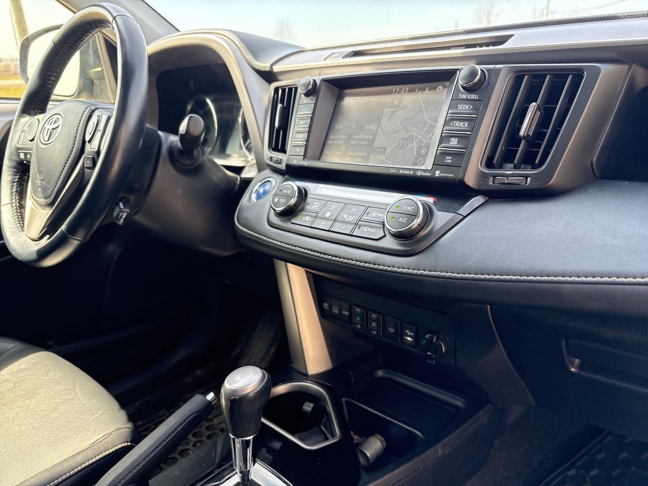 2018 Toyota RAV4 Hybrid Limited, Nav, adapt.  cruise, 360 camera Photo