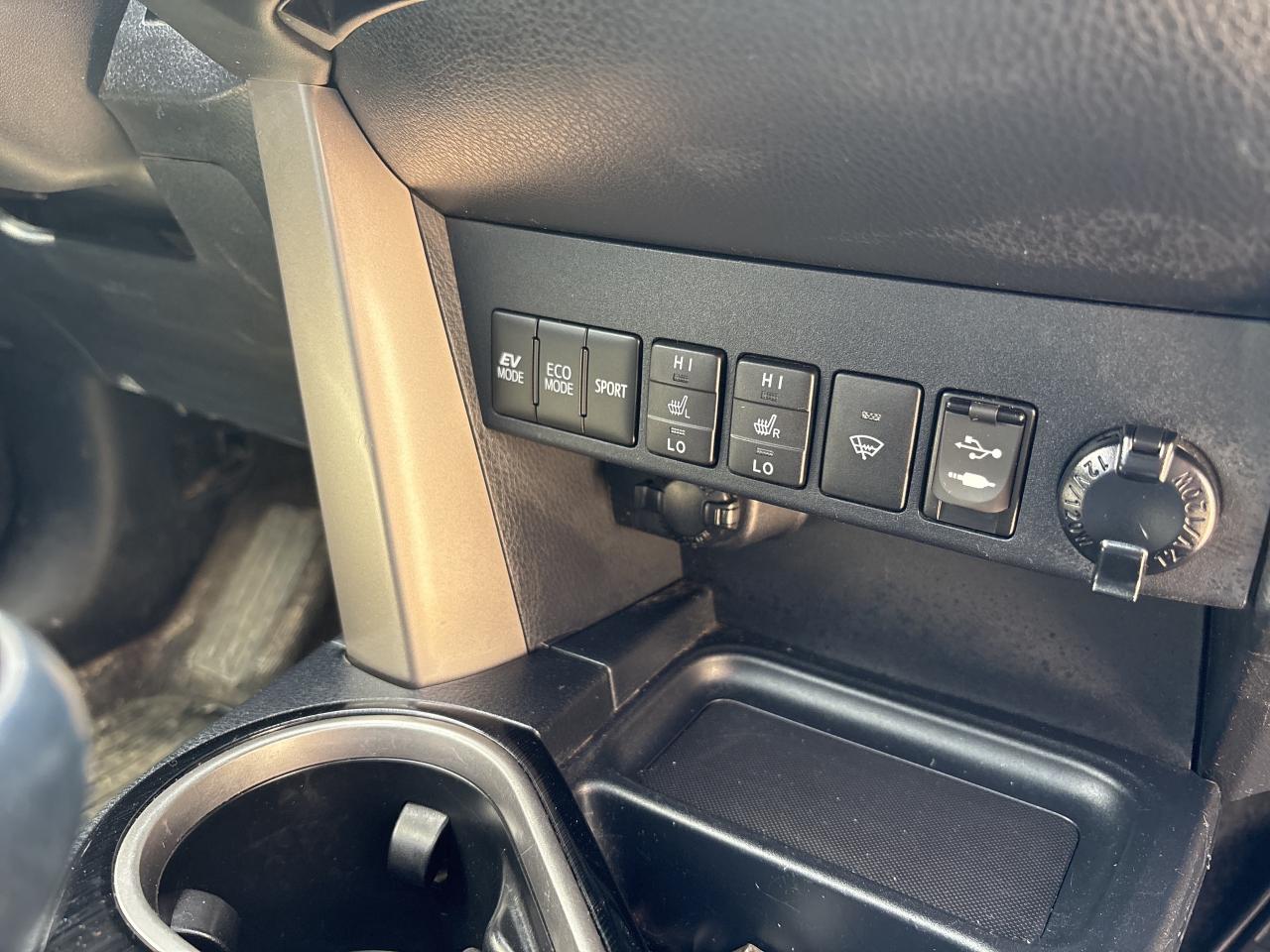 2018 Toyota RAV4 Hybrid Limited, Nav, adapt.  cruise, 360 camera Photo