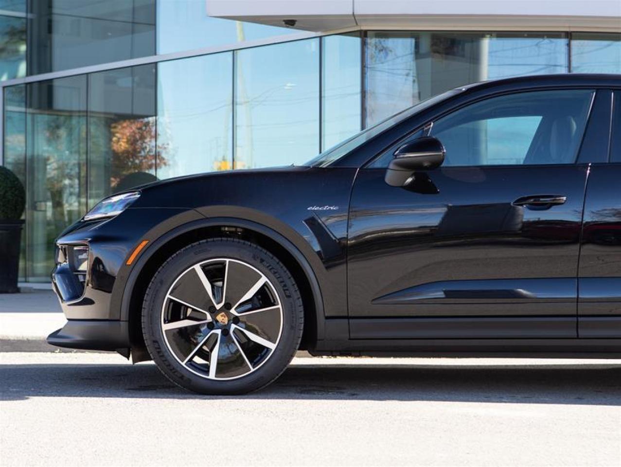 2024 Porsche Macan Electric 4 AWD Photo