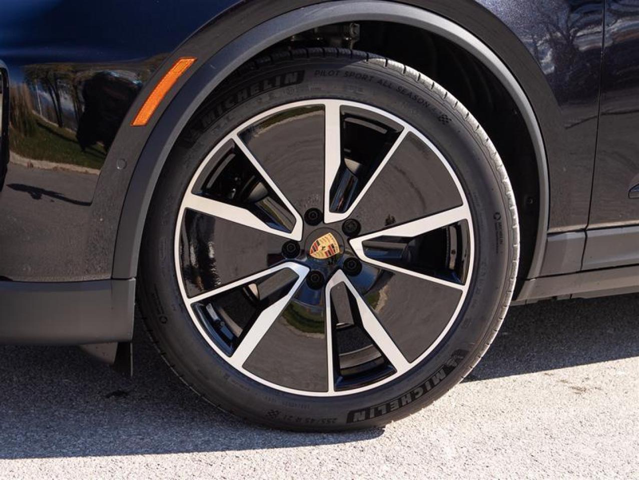 2024 Porsche Macan Electric 4 AWD Photo