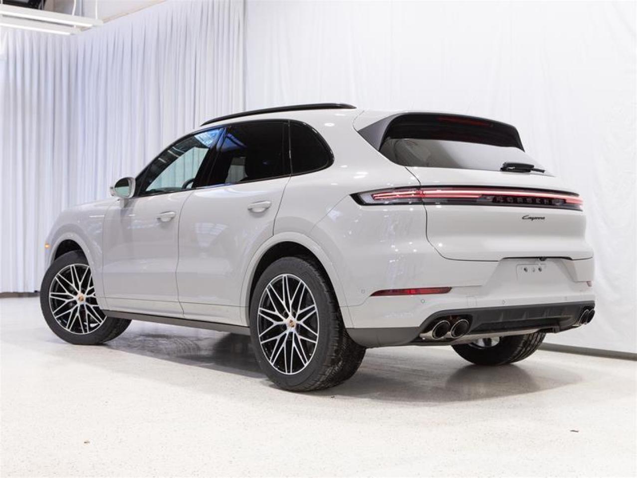 2025 Porsche Cayenne AWD Photo2