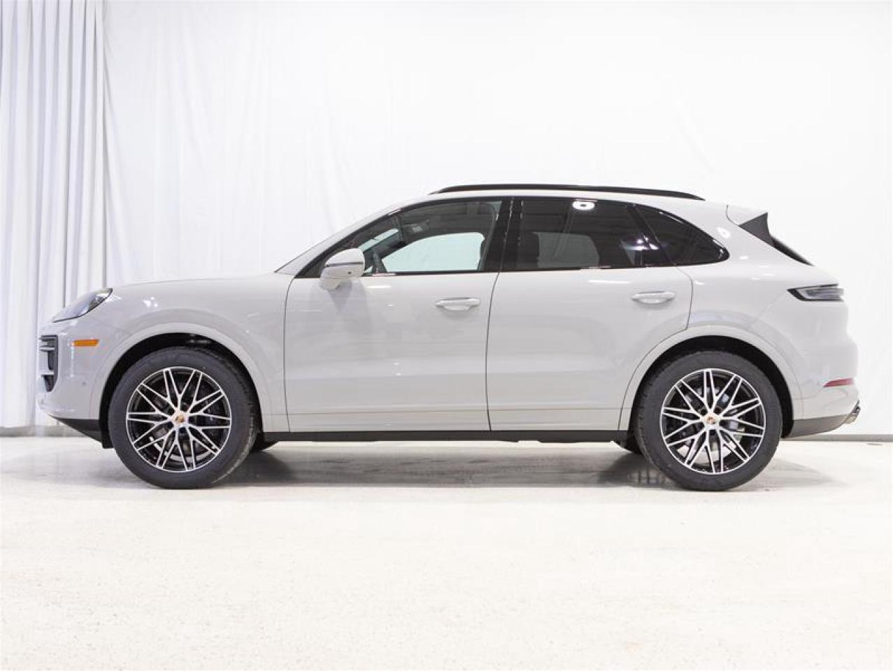 2025 Porsche Cayenne AWD Photo3