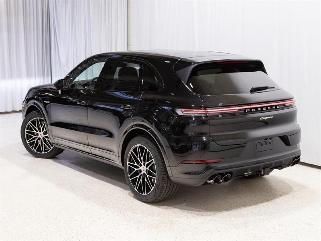 2026 Porsche Cayenne e-Hybrid AWD Photo