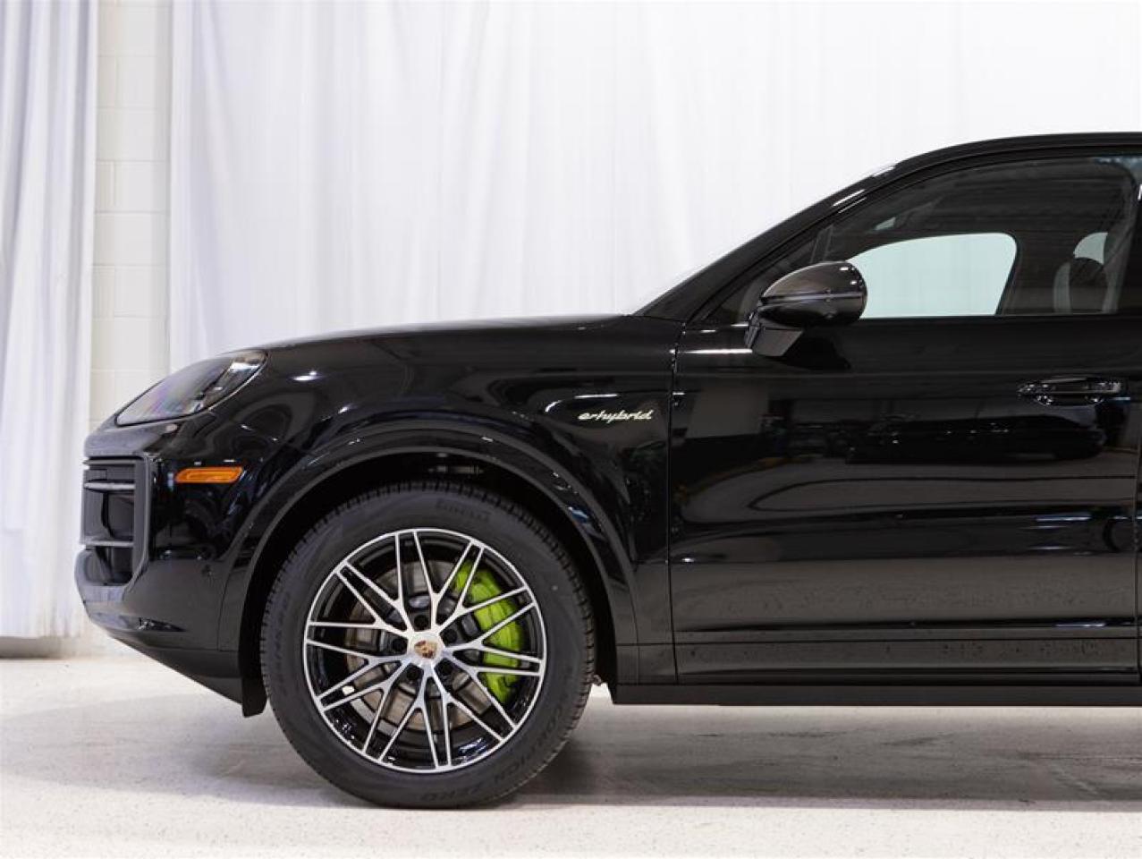 2026 Porsche Cayenne e-Hybrid AWD Photo