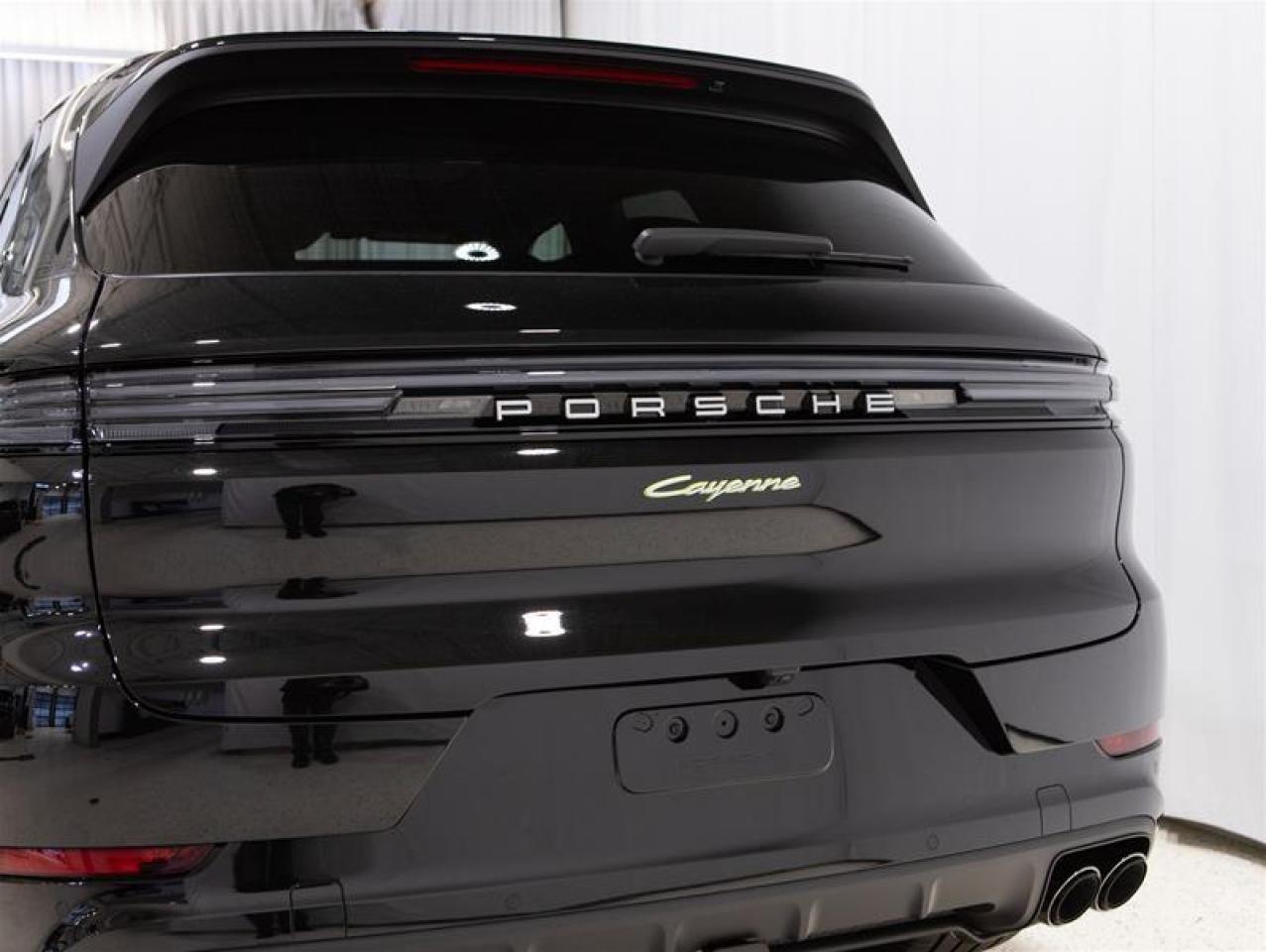 2026 Porsche Cayenne e-Hybrid AWD Photo