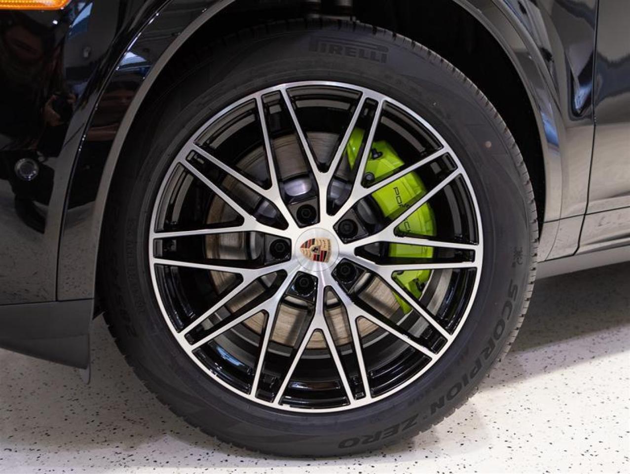 2026 Porsche Cayenne e-Hybrid AWD Photo