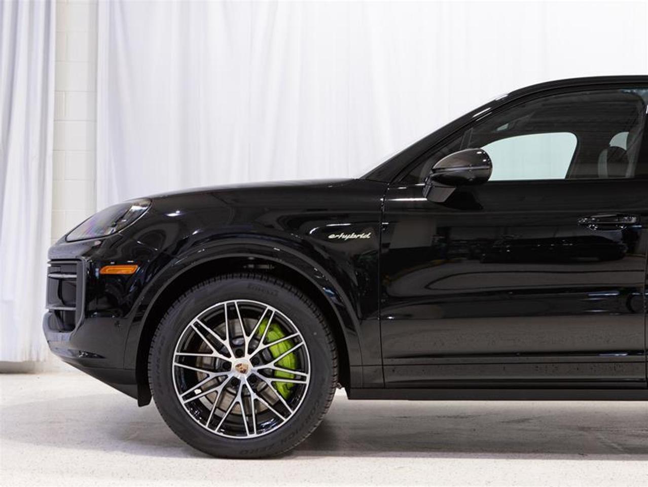 2026 Porsche Cayenne e-Hybrid AWD Photo
