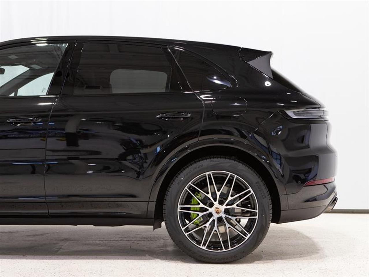 2026 Porsche Cayenne e-Hybrid AWD Photo