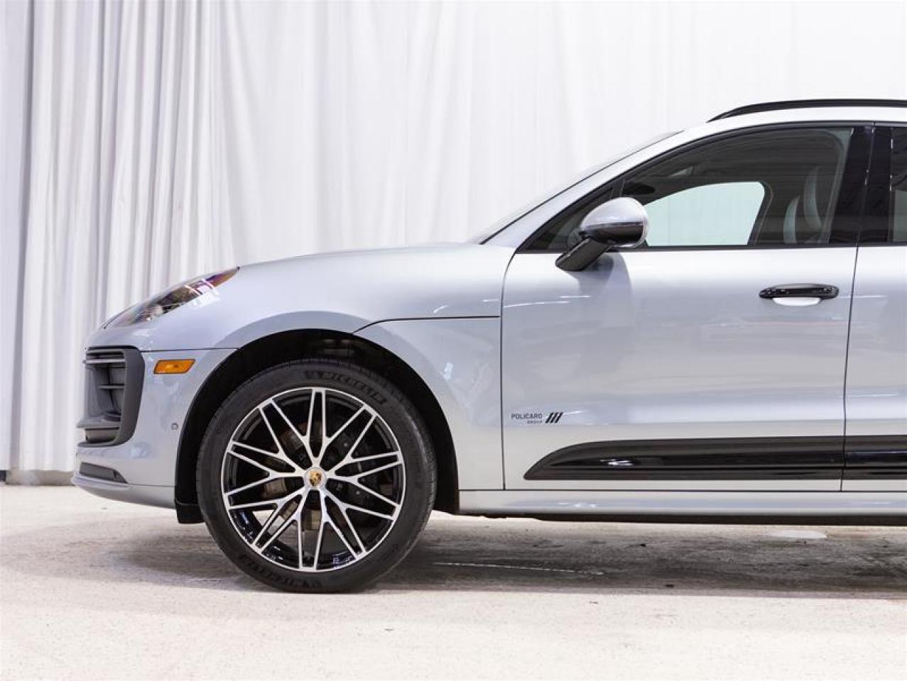 2024 Porsche Macan AWD Photo
