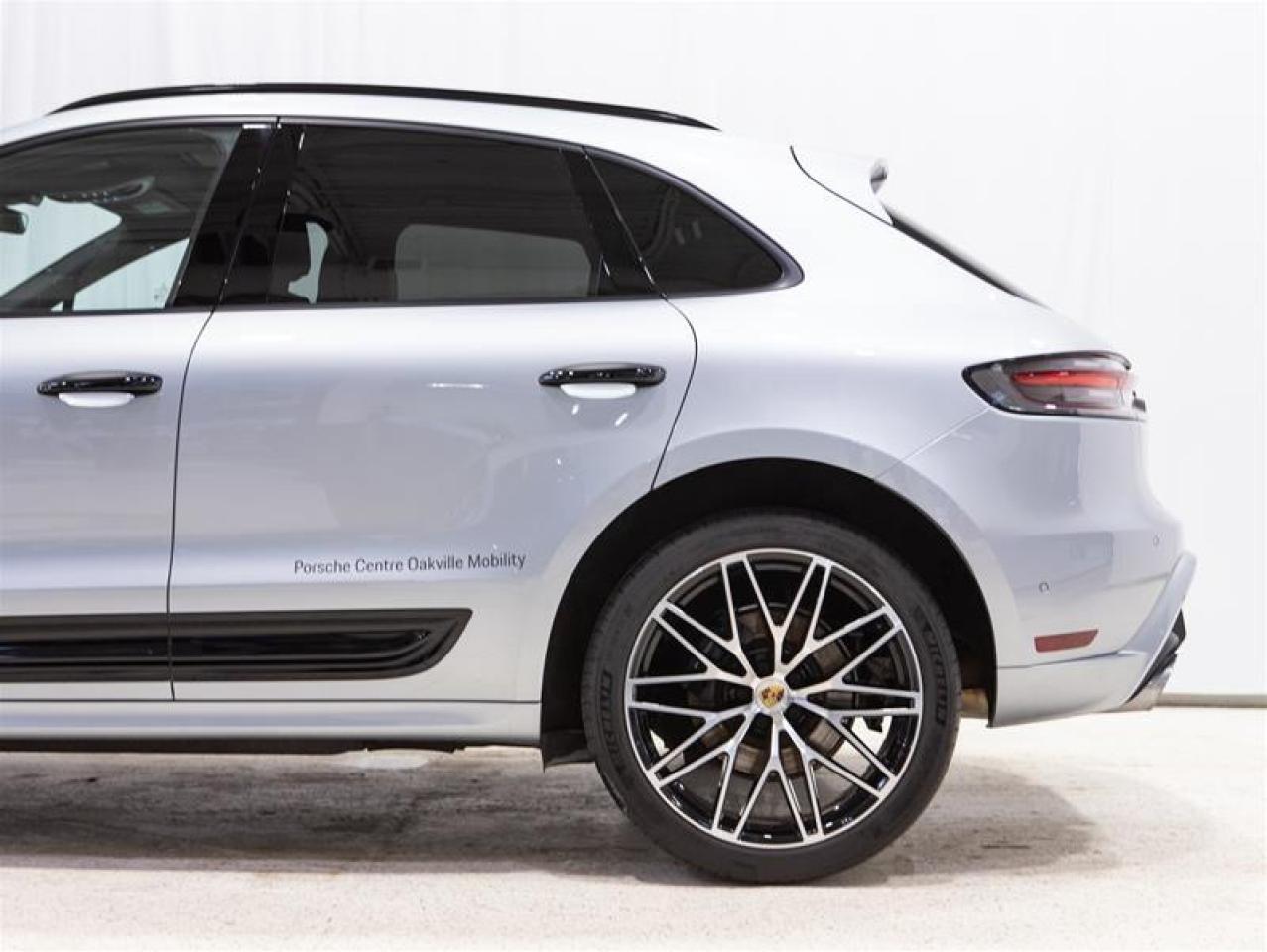 2024 Porsche Macan AWD Photo
